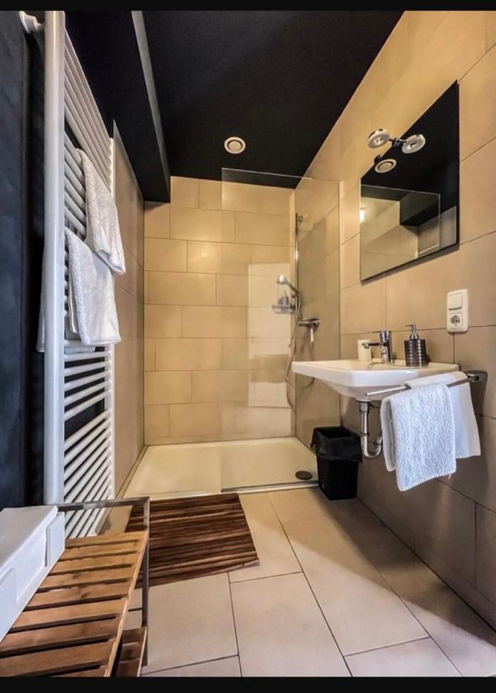 Zimmer - Modernes Apartment mit 45 qm. Straubing Extérieur photo